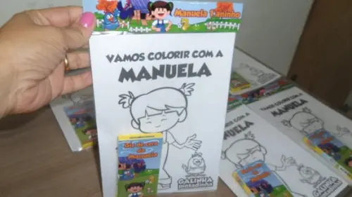 Kit de Desenhos para Colorir com Giz Galinha Pintadinha
