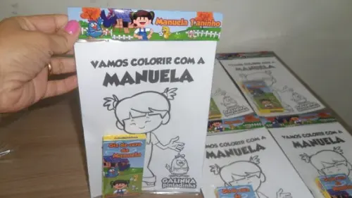 Kit de Desenhos para Colorir com Giz Galinha Pintadinha