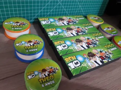 Kit Domino + Copo Retrátil + Lanterna Tema Ben 10