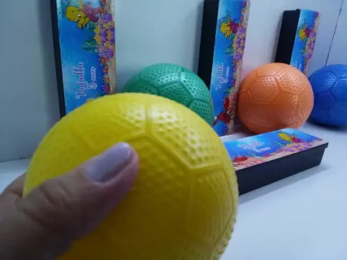 Kit Dominó + Mini Bola Macia 10cm Tema Pequena Sereia