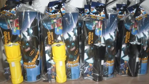 Kit Domino + Pega Varetas+ Lanterna Tema Batman