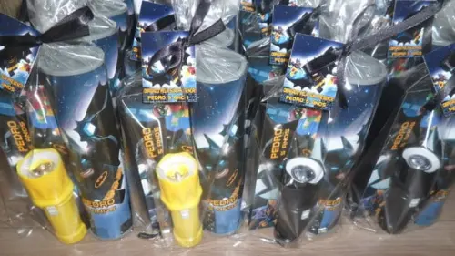 Kit Domino + Pega Varetas+ Lanterna Tema Batman