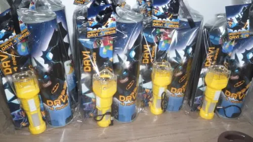 Kit Domino + Pega Varetas+ Lanterna Tema Batman
