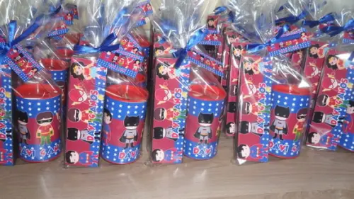 Kit Domino e Cofre Super Heróis