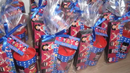 Kit Domino e Cofre Super Heróis