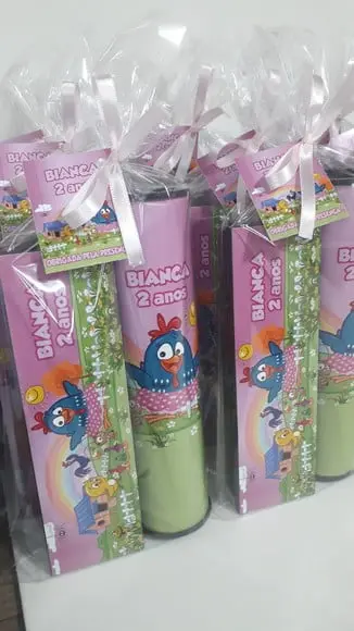 Kit Domino e Pega Varetas Tema Galinha Pintadinha