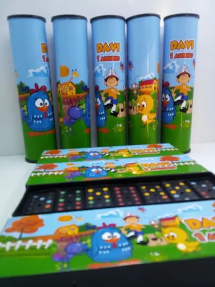 Kit Domino e Pega Varetas Tema Galinha Pintadinha