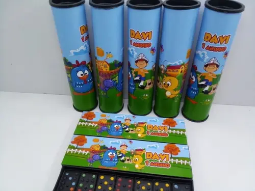 Kit Domino e Pega Varetas Tema Galinha Pintadinha