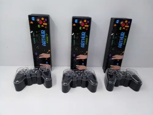 Kit Domino e Tubete em Formato de Controle de Video Game