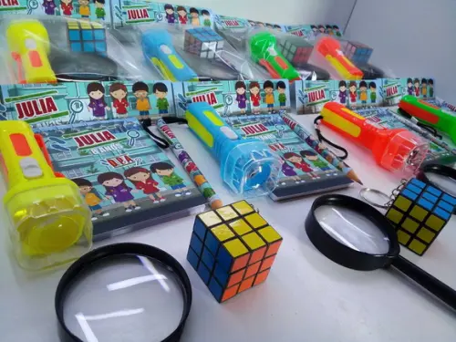 Kit Dpa Bloquinho + Mini Lápis + Lanterna + Lupa + Mini Cubo
