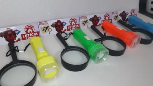 Kit Lanterna e Lupa Tema Detetive Carmen Sandiego