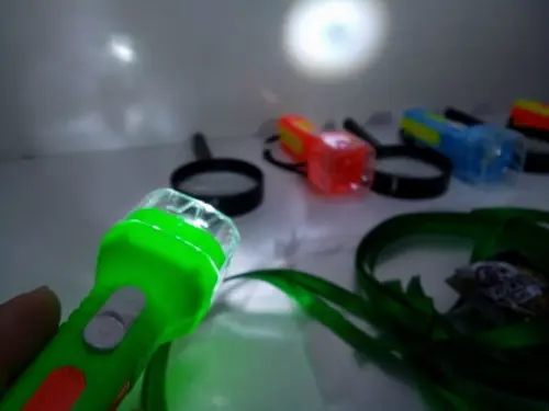 Kit Lanterna e Lupa Tema Dinossauro com Tag e Fita Cetim