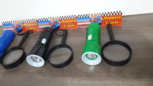 Kit Lanterna e Lupa Tema Hot Wheels