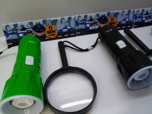 Kit Lanterna e Lupa Tema Policial