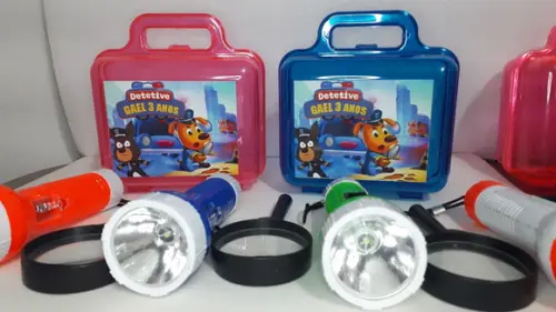 Kit Maletinha Lanterna e Lupa
