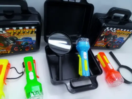 Kit Maletinha Plástica + Lanterna + Lupa Hot Wheels