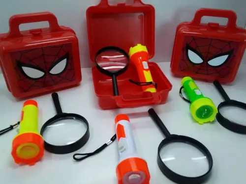 Kit Maletinha Plástica + Lupa + Lanterna Homem Aranha