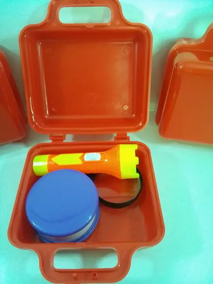 Kit Maletinha Plástica + Lupa + Lanterna + Copo Tema Roblox