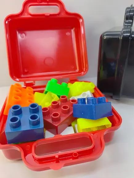Kit Maletinha Plástica + Pecas de Montar Tema Roblox