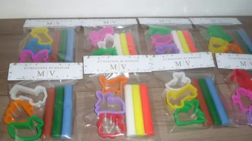 Kit Massinha de Modelar com 3 Cores + 3 Cortadores