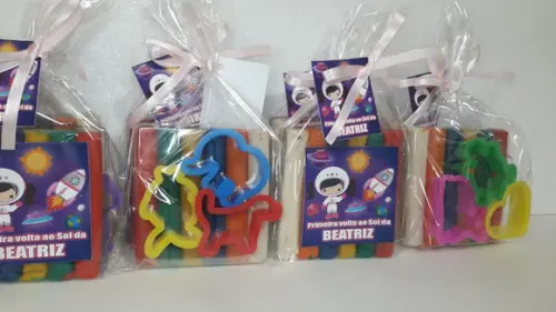 Kit Massinha de Modelar + 6 Cores Divertidas + 3 Cortadores