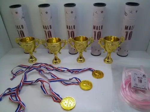 Kit Pega Vareta + Mini Taça + Medalha Futebol Feminino