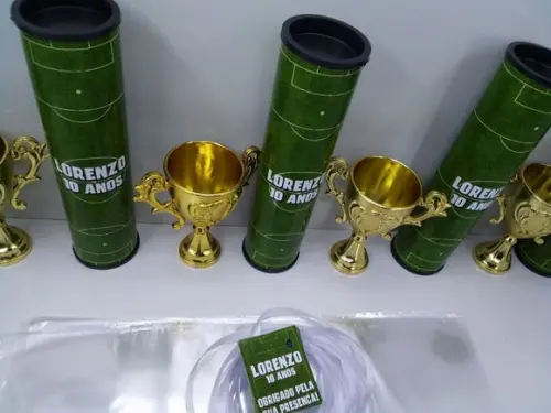Kit Pega Vareta + Mini Taça Campeão Tema Futebol