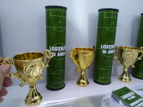 Kit Pega Vareta + Mini Taça Campeão Tema Futebol