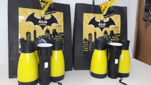 Kit Sacolinha + Binóculo + Lanterna Tema Batman