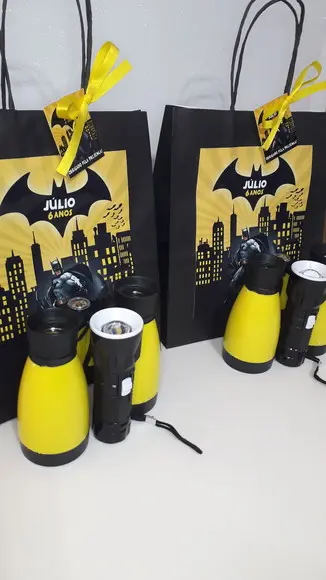 Kit Sacolinha + Binóculo + Lanterna Tema Batman