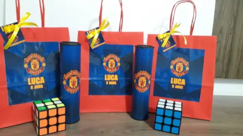 Kit Sacolinha + Cubo Magico + Pega Varetas Manchester