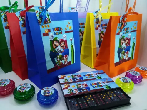 Kit Sacolinha + Domino + Ioiô Tem Super Mario