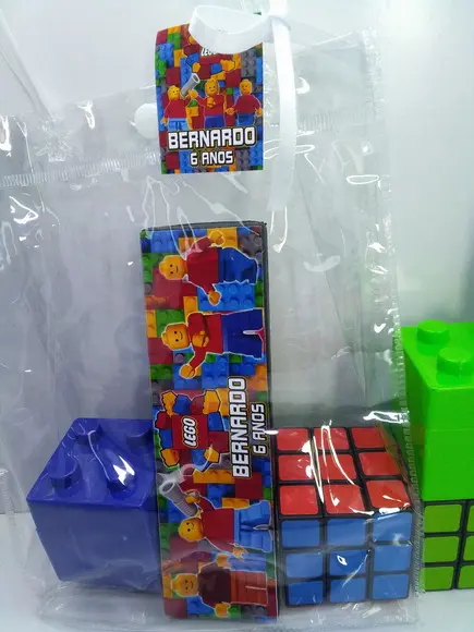 Kit Sacolinha Cristal +dominó + Mini Cx 5cm + Cubo Tema Lego