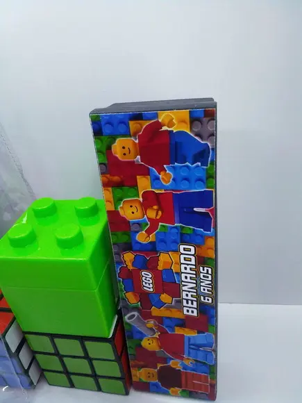 Kit Sacolinha Cristal +dominó + Mini Cx 5cm + Cubo Tema Lego