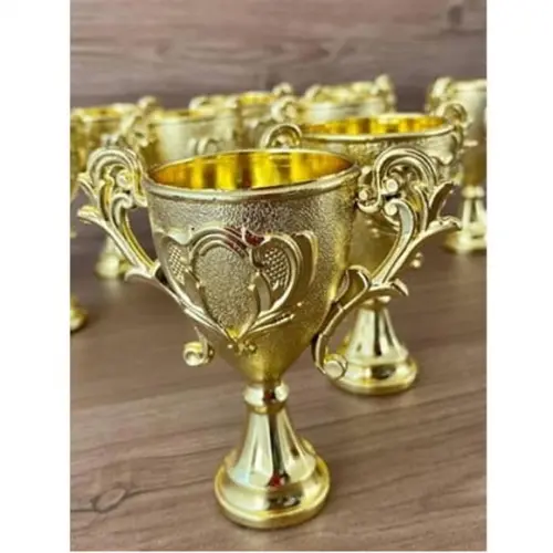 Lembrancinha Troféu Futebol Dourado Platico 9,5x 9,2 cm