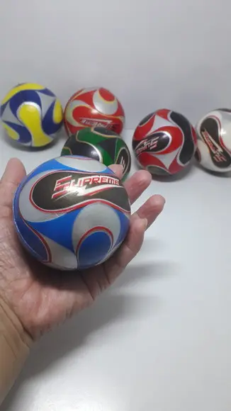Mini Bola de Futebol Europeu 6x6x6cm+ Tag e Fita Cetim