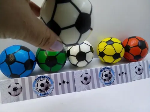 Mini Bola Macia Tamanho 6x6cm Tema Futebol