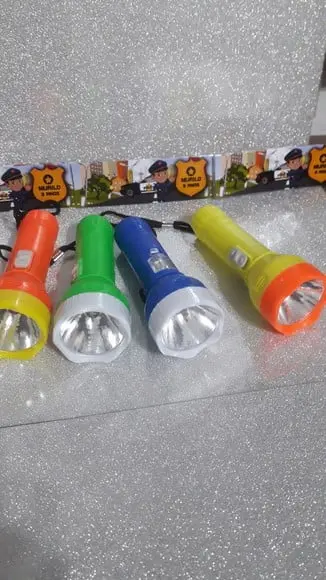 Mini Lanterna de Plástico Sortidas Lapela Personalizada
