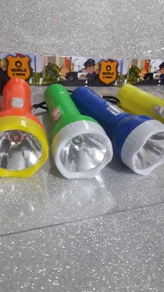 Mini Lanterna de Plástico Sortidas Lapela Personalizada