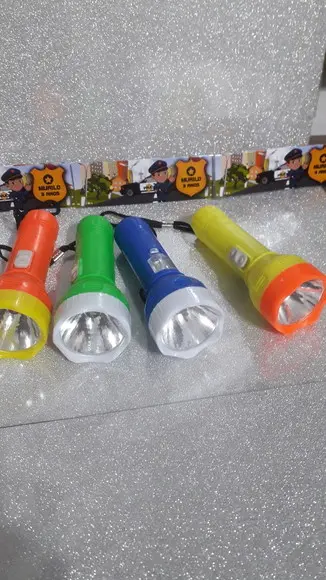 Mini Lanterna de Plástico Sortidas Lapela Personalizada
