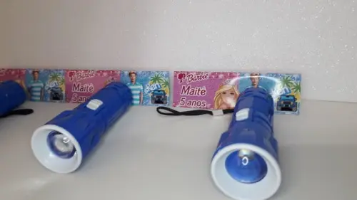 Mini Lanterna de Plástico Sortidas Lapela Tema Barbi e Ken