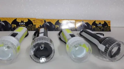 Mini Lanterna de Plástico Sortidas Lapela Tema Batman