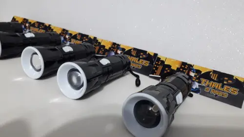 Mini Lanterna de Plástico Sortidas Lapela Tema Batman
