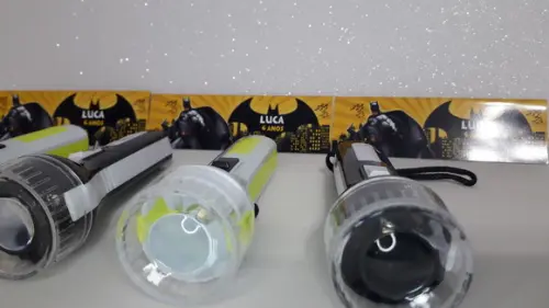 Mini Lanterna de Plástico Sortidas Lapela Tema Batman