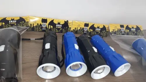 Mini Lanterna de Plástico Sortidas Lapela Tema Batman