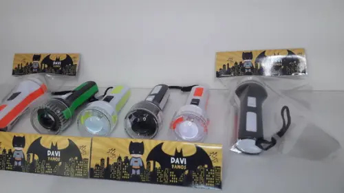 Mini Lanterna de Plástico Sortidas Lapela Tema Batman