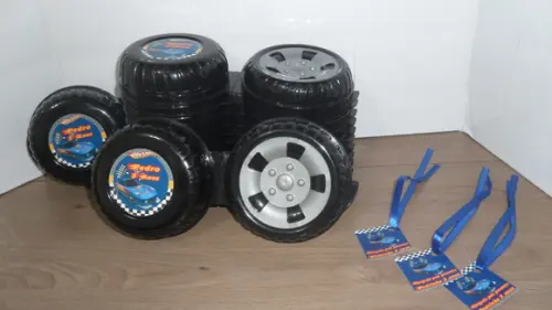 Pote em Formato de Roda Capacidade: 340 ml Hot Wheels