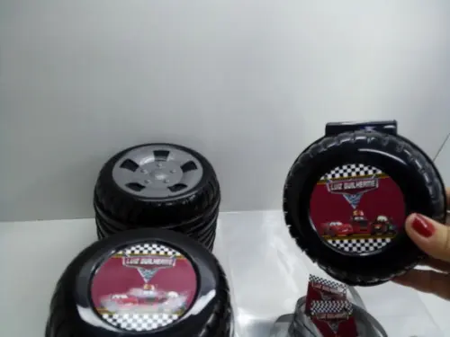 Pote em Formato de Roda Capacidade: 340 ml Tema Carros