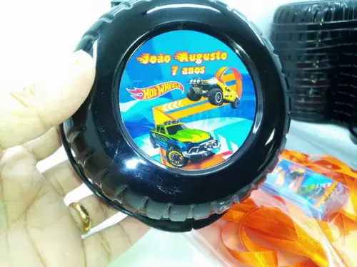 Pote em Formato de Roda Capacidade: 340 ml Tema Hot Wheels