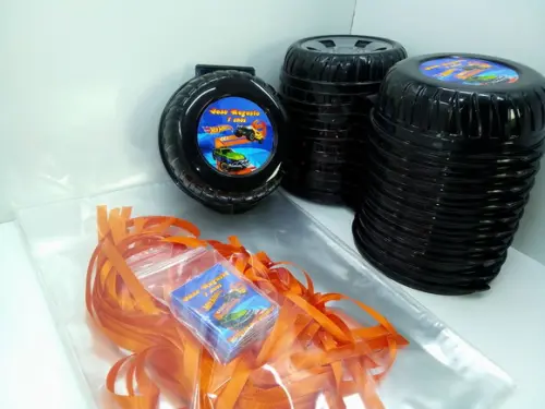 Pote em Formato de Roda Capacidade: 340 ml Tema Hot Wheels